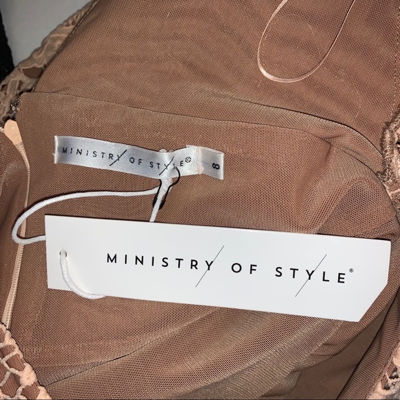 Ministry of Style Peach Lace Bell Sleeve Dress - Picture 8 of 11